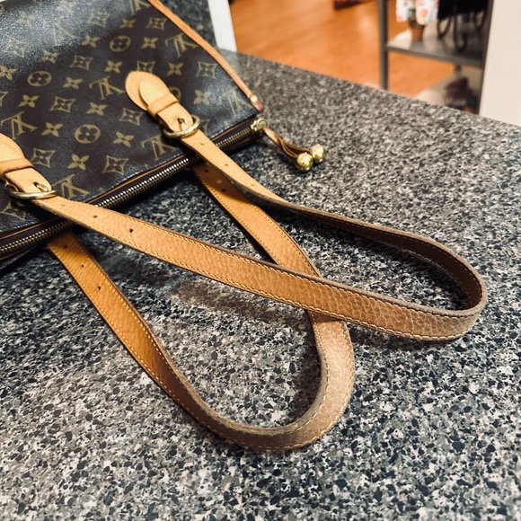 Louis Vuitton Popincourt Haut Tote Bag - Picture 9 of 16